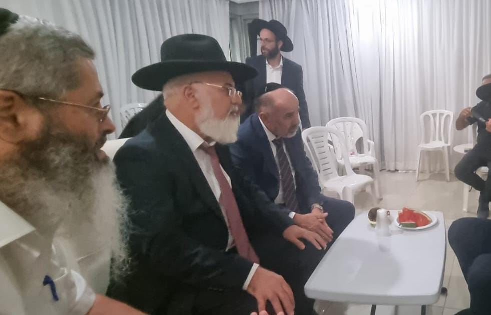 הרב מרגי בניחום אבלים. מ&#39; מיכאלי