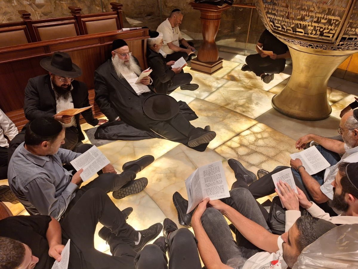 תיקון חצות. רבי מאיר אבוחצירא באמירת הקינות. מ. מיכאלי