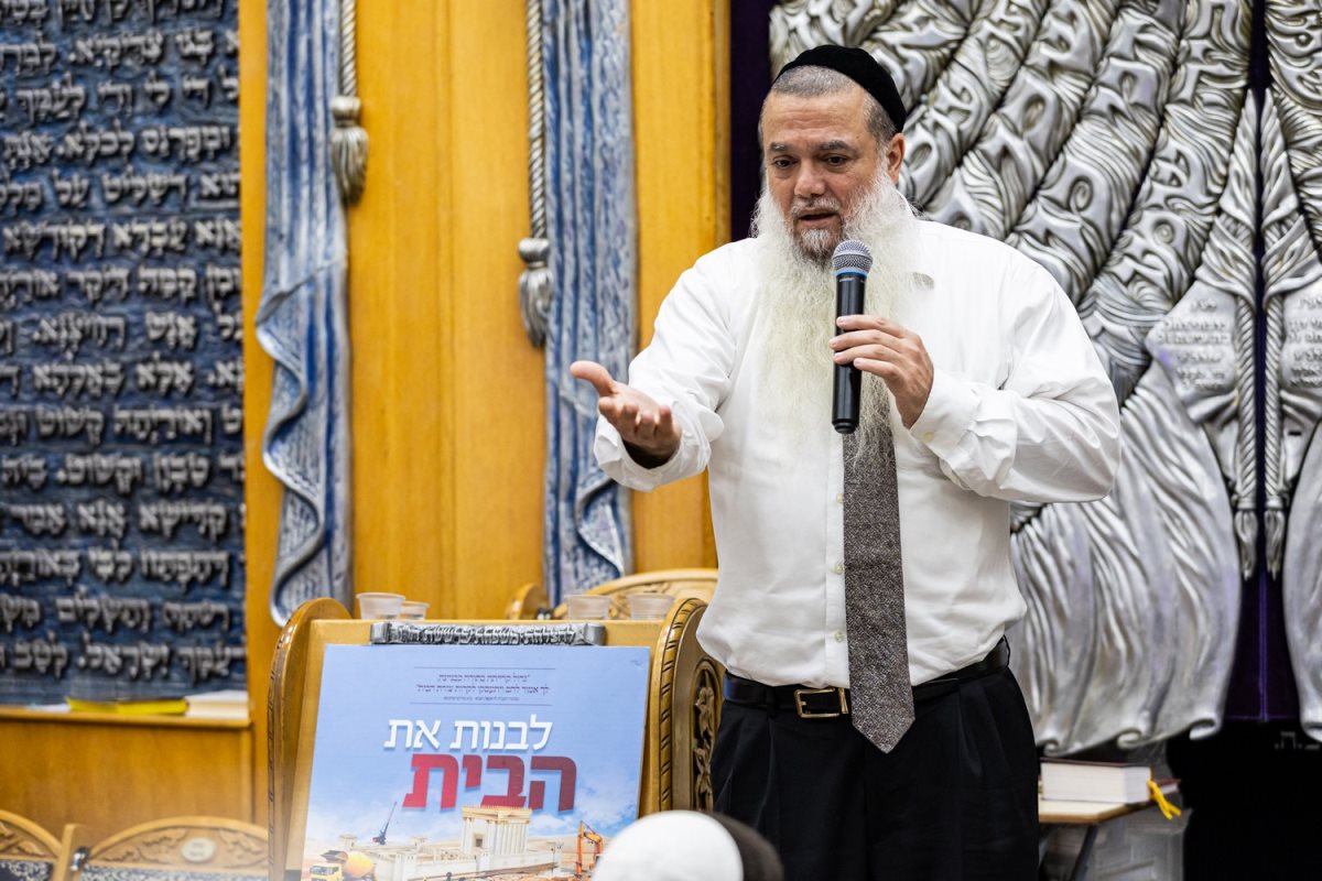 הרב יגאל כהן. בית חבד