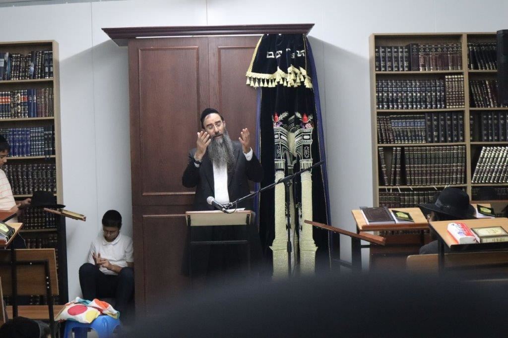 הגרחז קצין בבית המדרש המרכזי. מ. מיכאלי