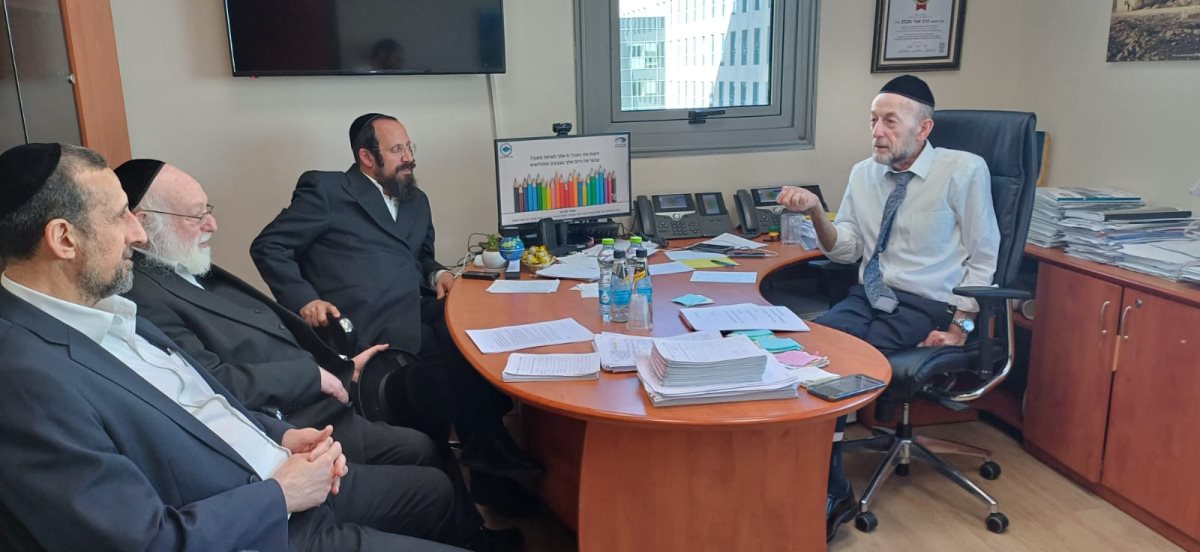 נציגי אשוד התורנית עם סגן השר מקלב