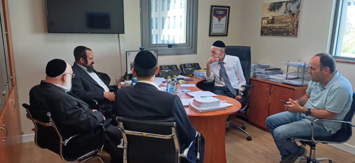 נציגי אשוד התורנית עם סגן השר מקלב