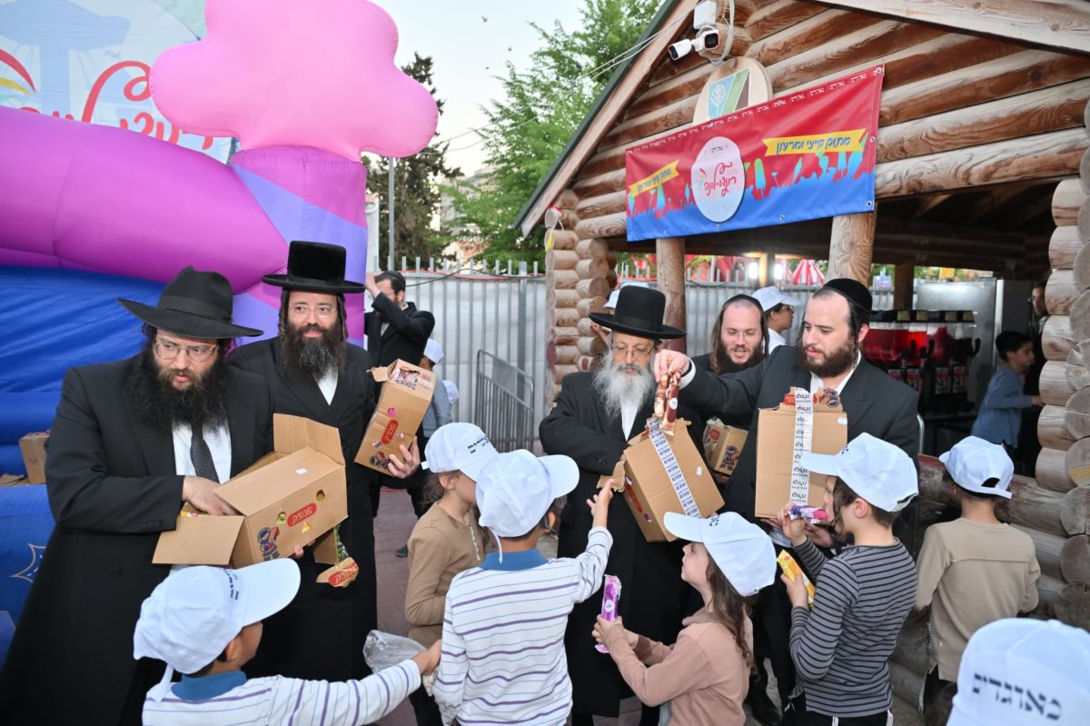 מאוגדים. צילום: יהושע פרוכטר