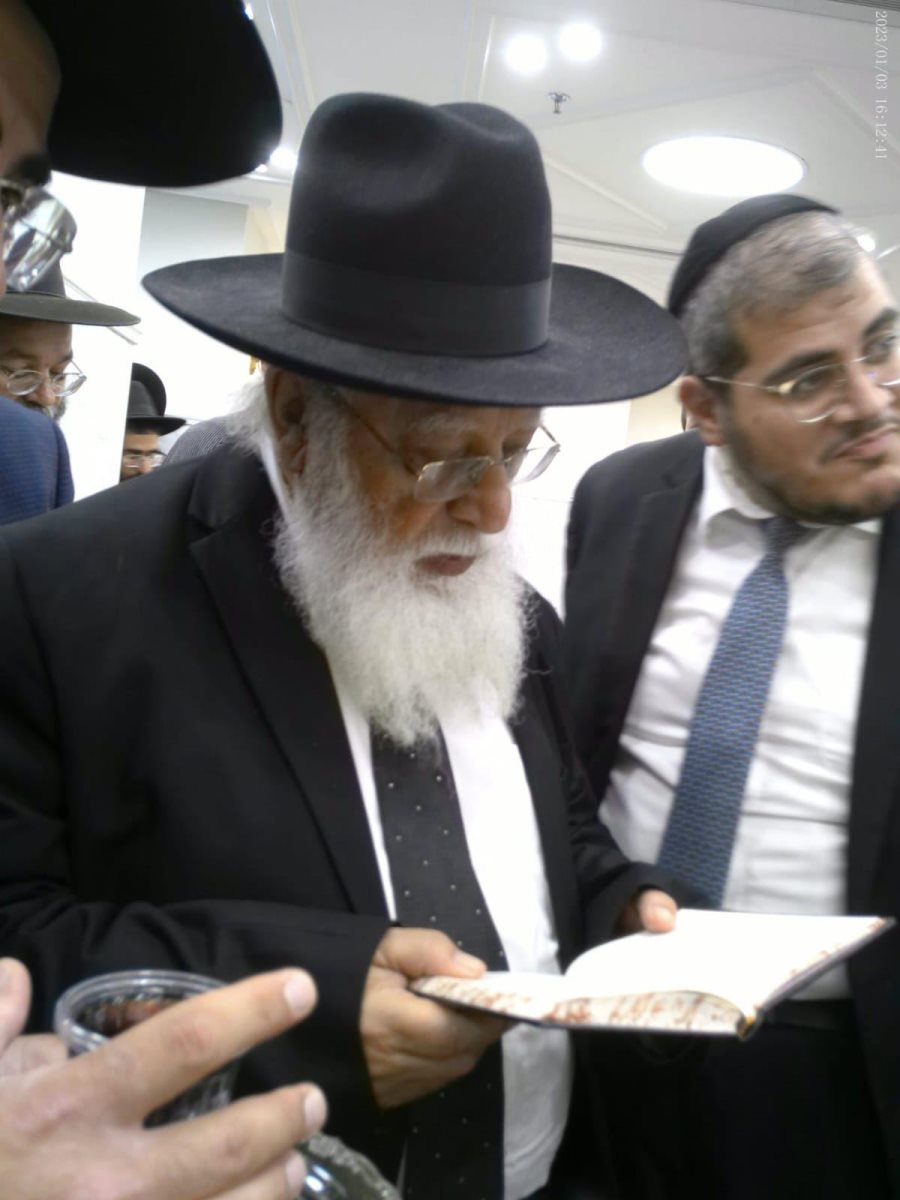 הרב מאיר כהן בברית המילה. מ. מיכאלי