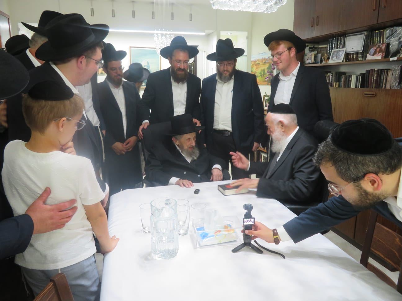 הגרד לנדוי בביתו של הגרי שיינין שליטא. מורשת מנחם 