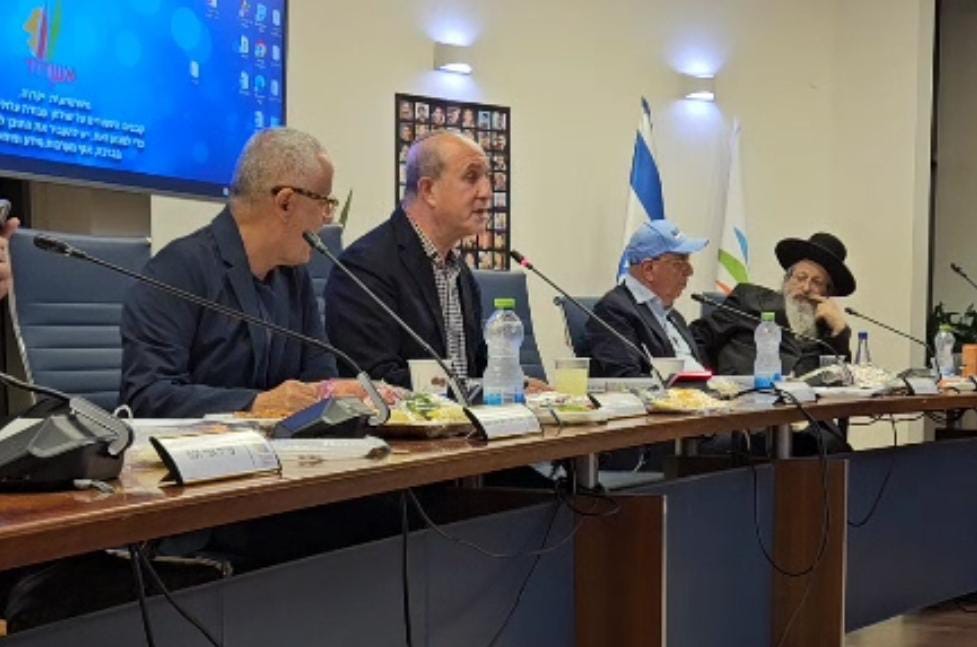 באדיבות המצלם