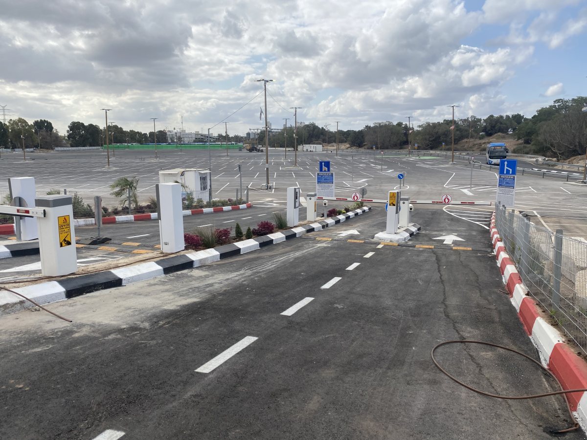 הכניסה לחניה החדשה ברכבת (צילום: אשדוד נט)