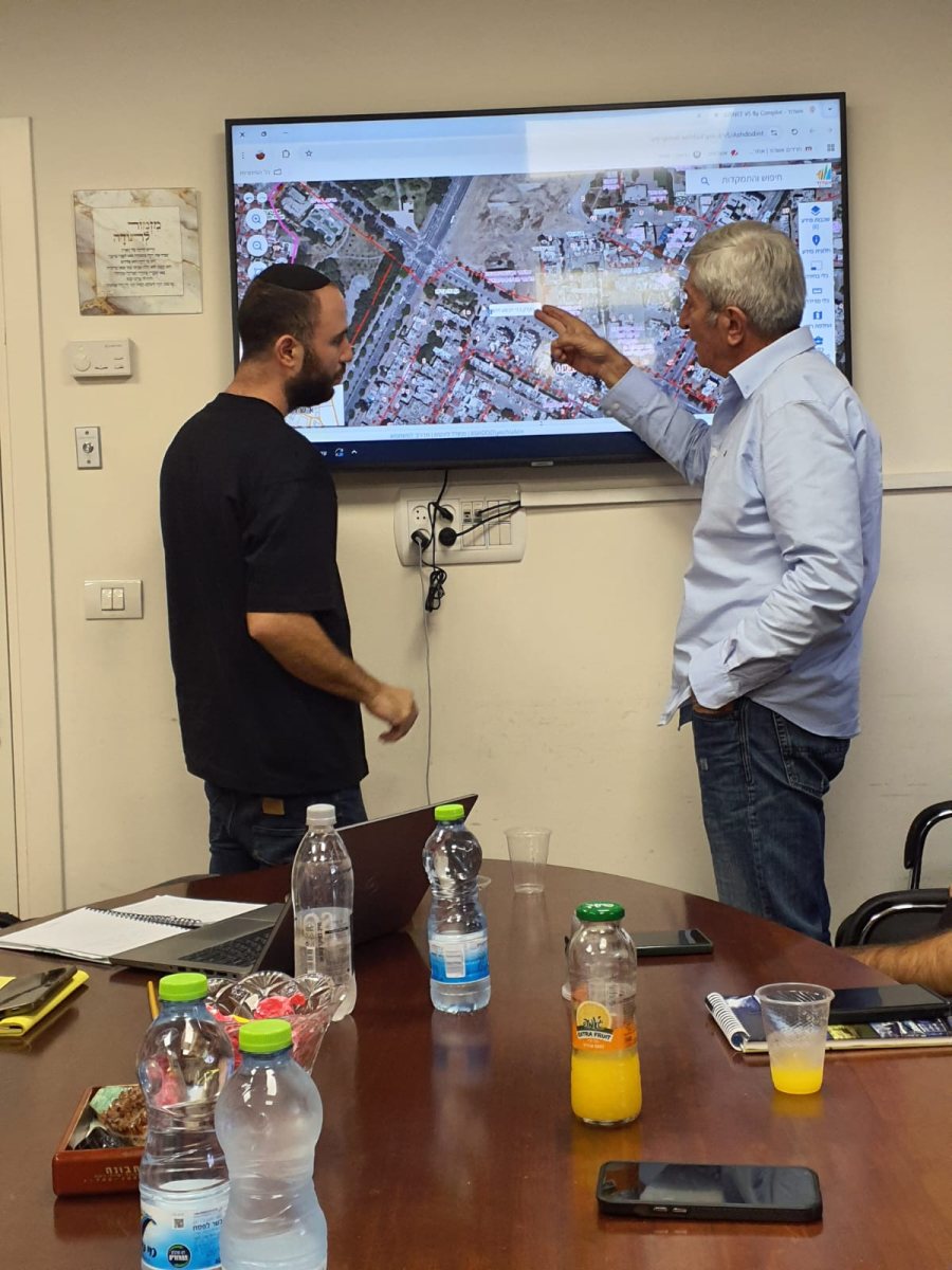 באדיבות המצלם