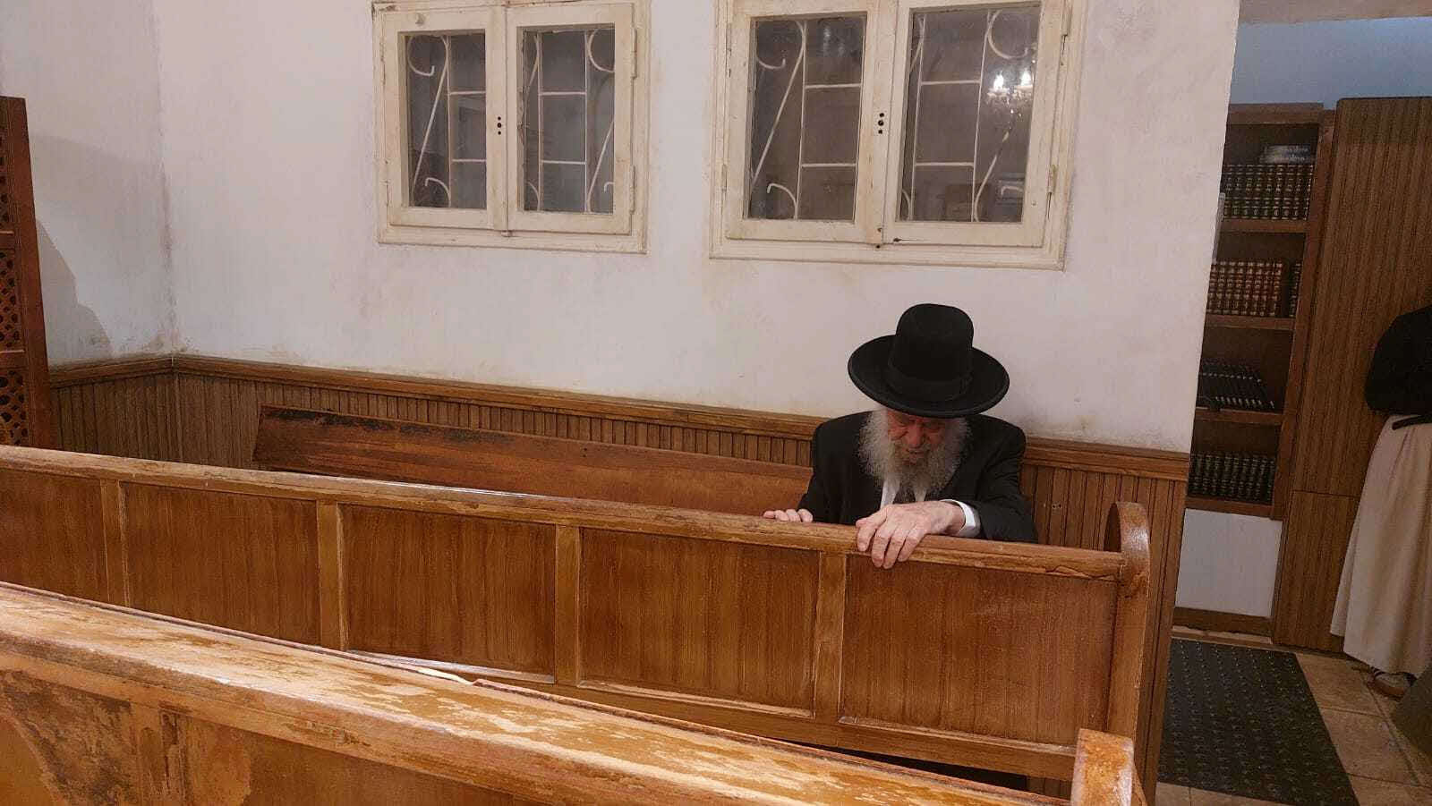 הגרי שיניין בבית הכנסת של החזון איש. המשפחה