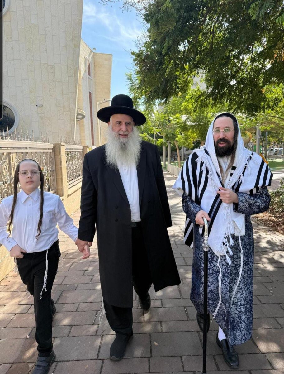 האדמור ממעזיבוז עם רבי מאיר אבוחצירא. א&#39; מיכאלי