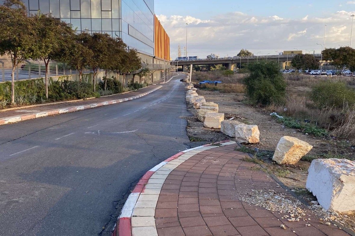 החסימות שהוצבו שלא כחוק בשטח ציבורי