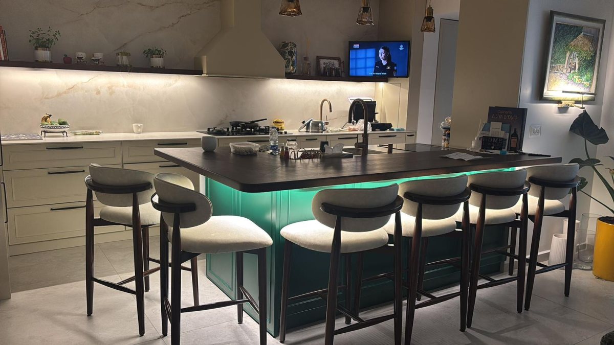 מטבח מתוכנן לפרטים. עטרה דהן