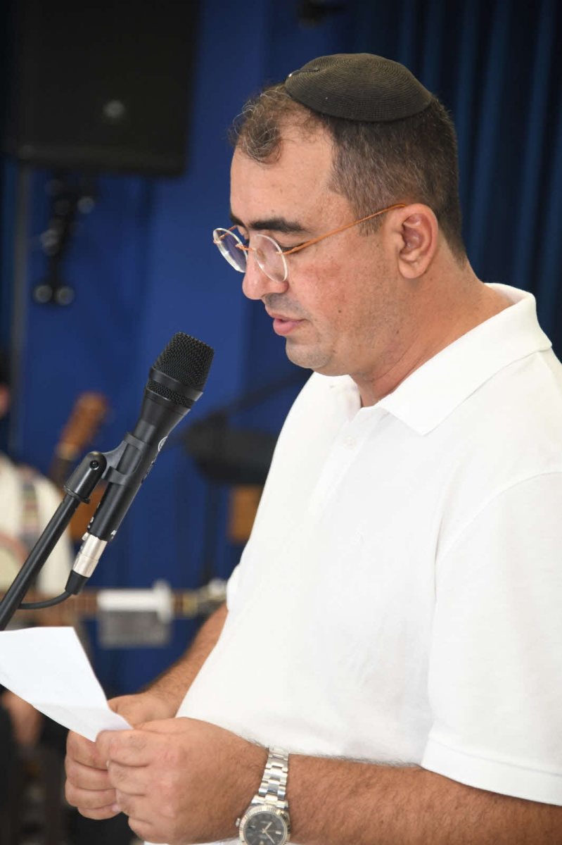 שלומי כהן, בעלה של המנוחה, בחנוכת החדר. א' מיכאלי