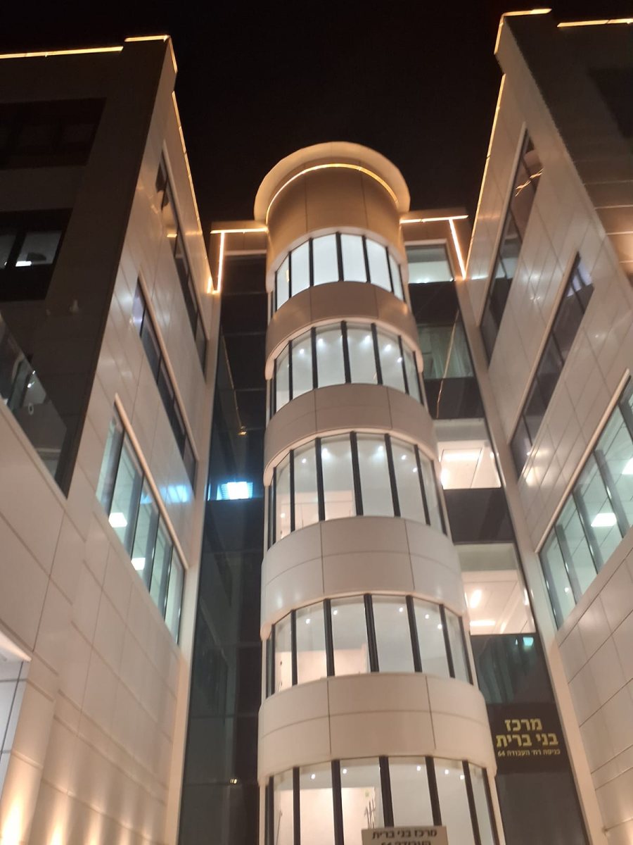 הבניין מבחוץ