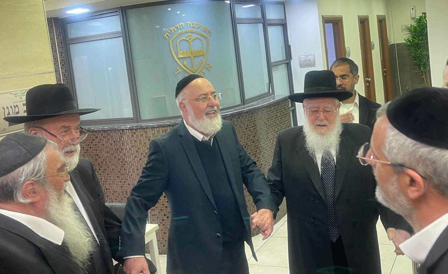 הדלקת נרות במועצה הדתית. מ' מיכאלי