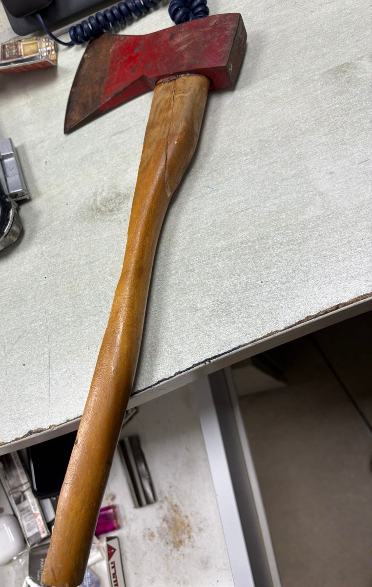 הגרזן. צילום: דוברות המשטרה