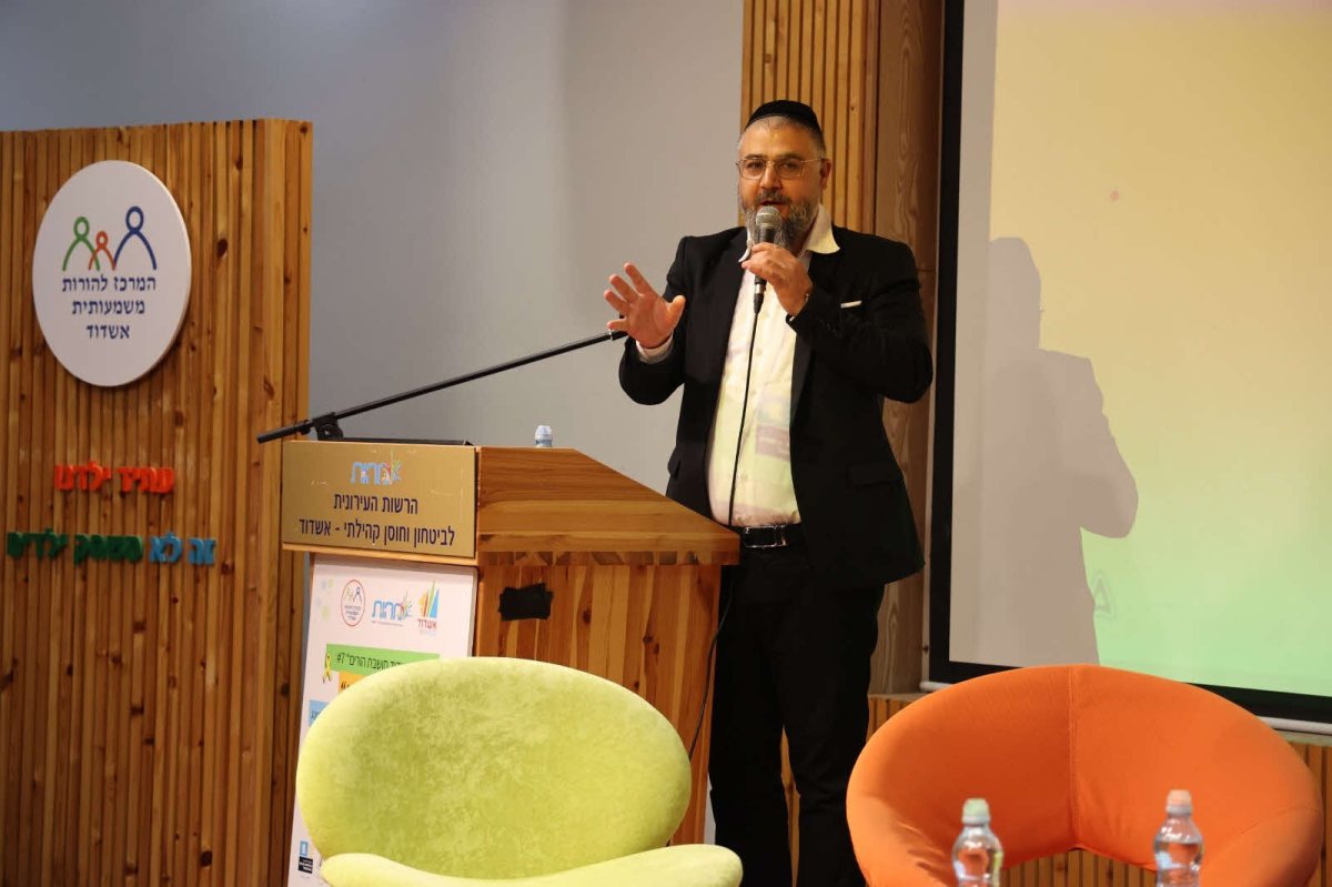 מני אזולאי, מהות. 