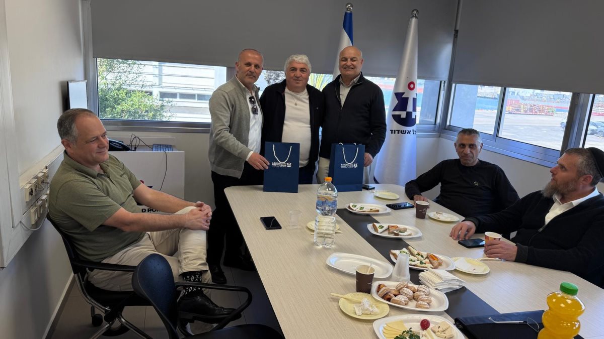 באדיבות המצלם