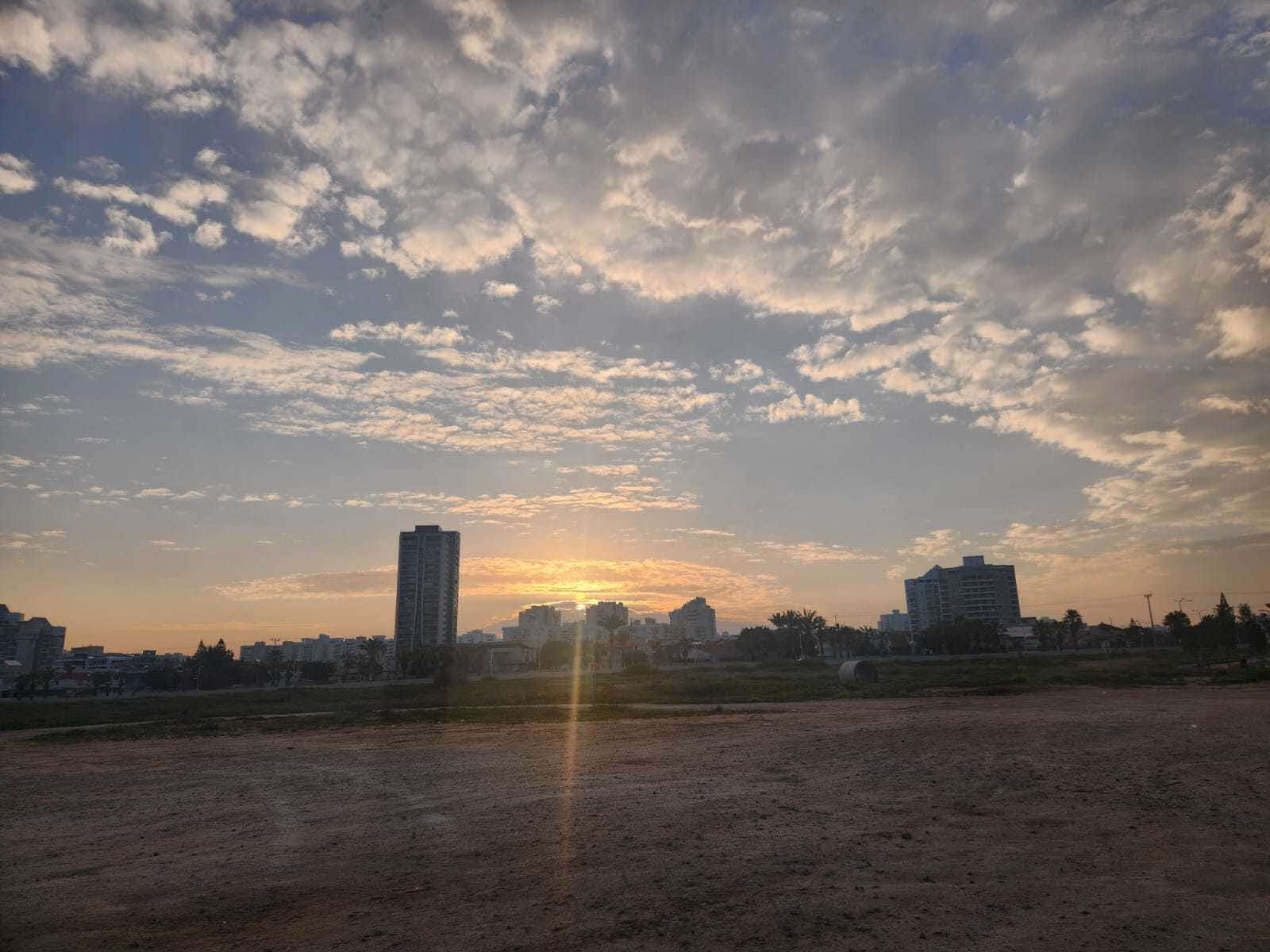 אשדוד בערפילי בוקר. מלי ה.