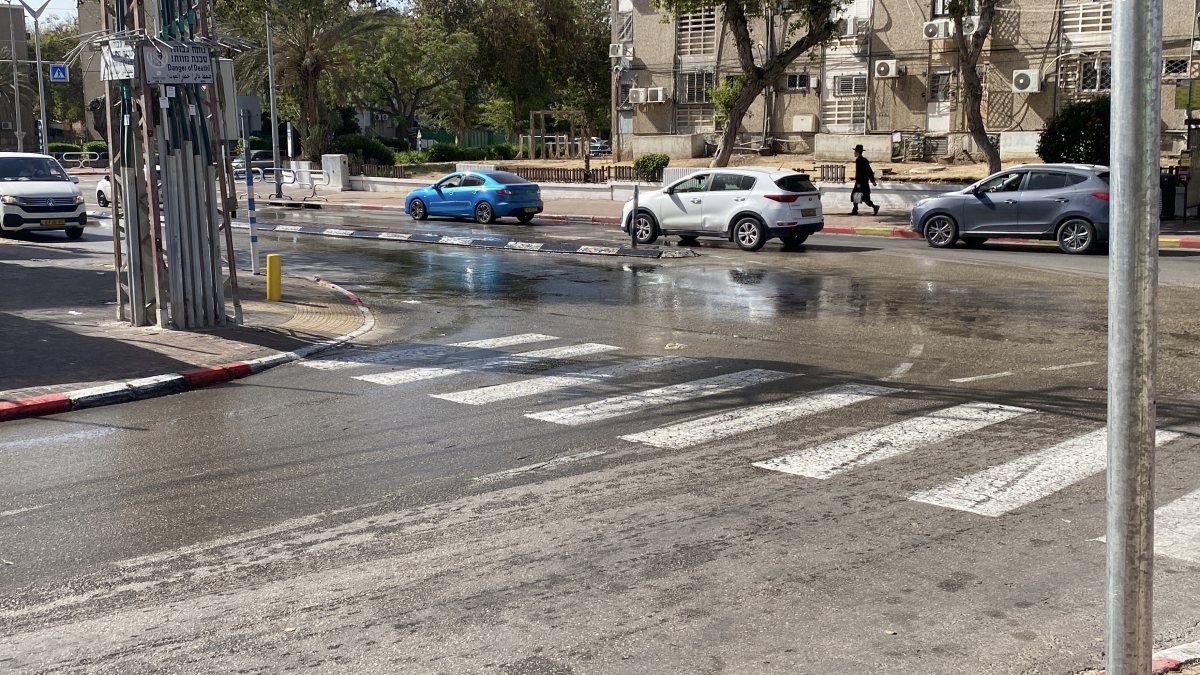 הביוב זרם באין מפריע ברחוב הראשי