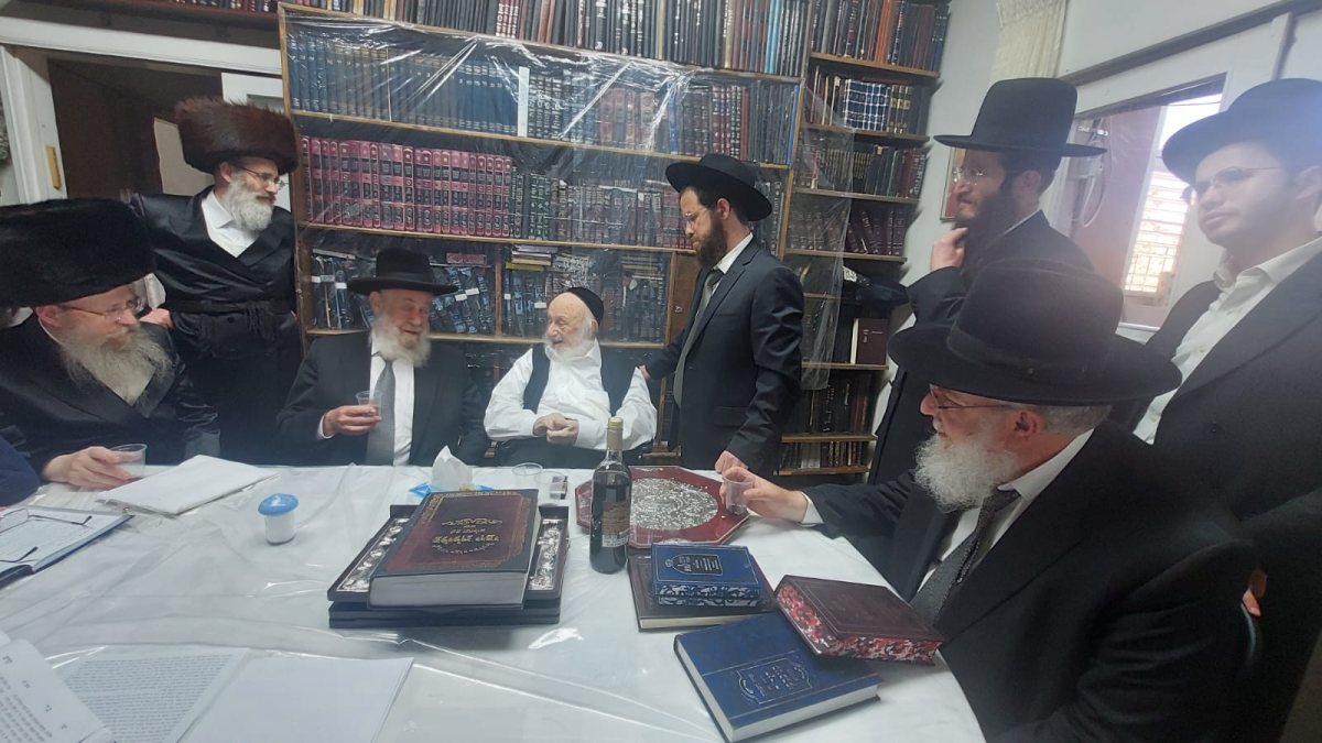 הגרי שיינין אצל הגרבד פוברסקי. המצלם