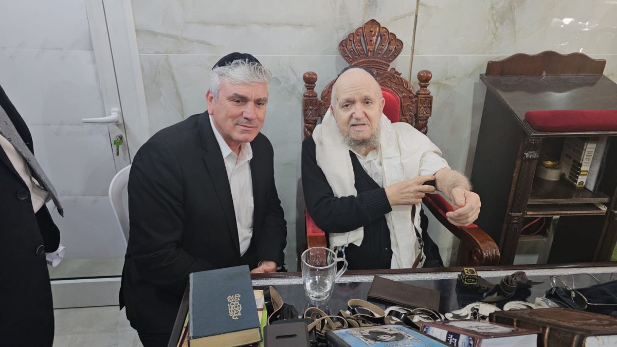 הרב מזוז עם אמסלם. המרכז למורשת