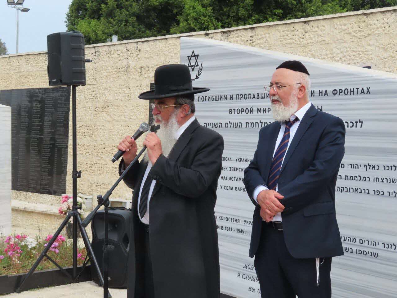 הרב דהן והרב קלמנוביץ בטקס. א' מיכאלי