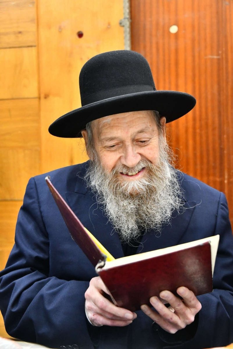 קבורתו של הצדיק בקריית מלאכי. המקובל רבי דוד בצרי שליט"א. א' מיכאלי