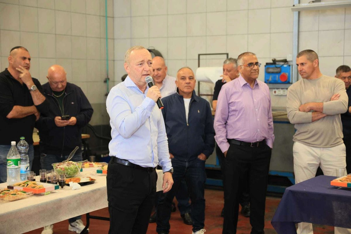 הרמת כוסית בנמל אשדוד. רונן נגאתי