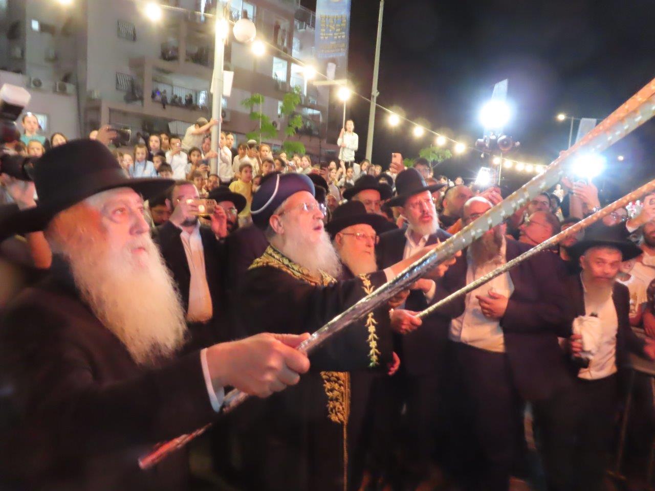 ההדלקה באאשות הראשלצ רבי דוד יוסף ואדמורי משפחת פינטו. א מיכאלי