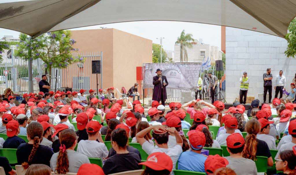 תהלוכת לג בעומר אור מנחם. ויטלי חיימוב