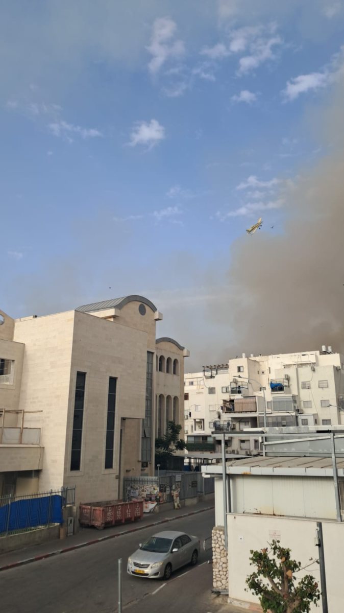 מטוסי כיבוי  בשמי רובע ז'