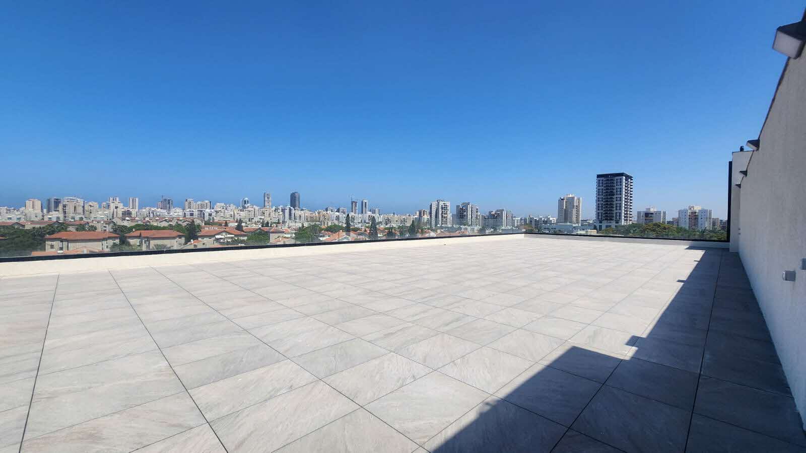 הנוף האשדודי שנשקף מבנין יד שרה