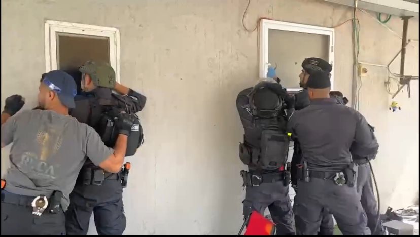 מתוך הפשיטה על דירת המסתור