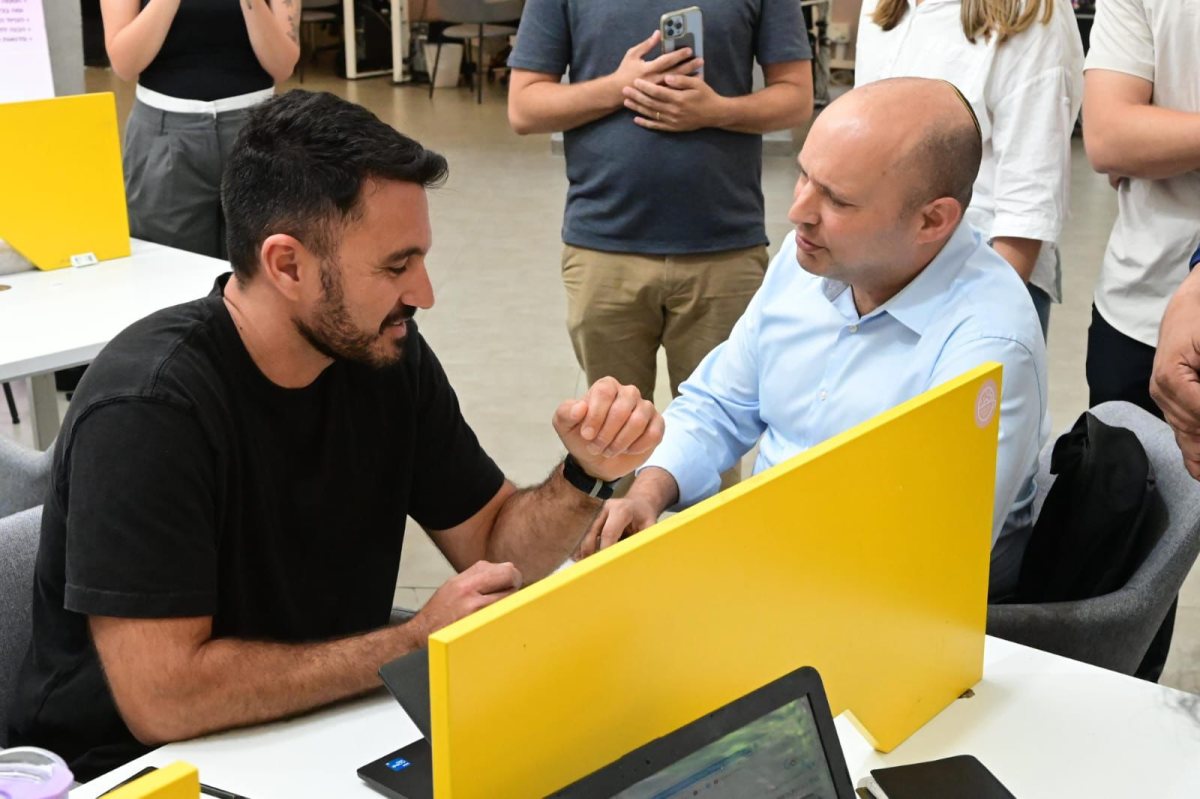 נפתלי בנט במרכז כיוונים באשדוד