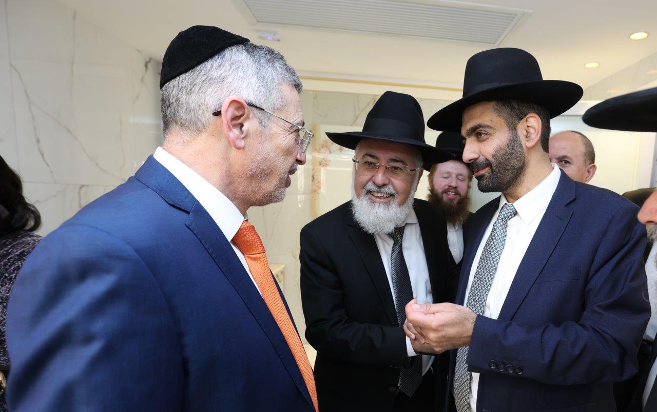 בתמונה: הרב דהן עם השר מלכיאלי ומנכל לשירותי הדת יהודה אבידן. צילום: א. מיכאלי