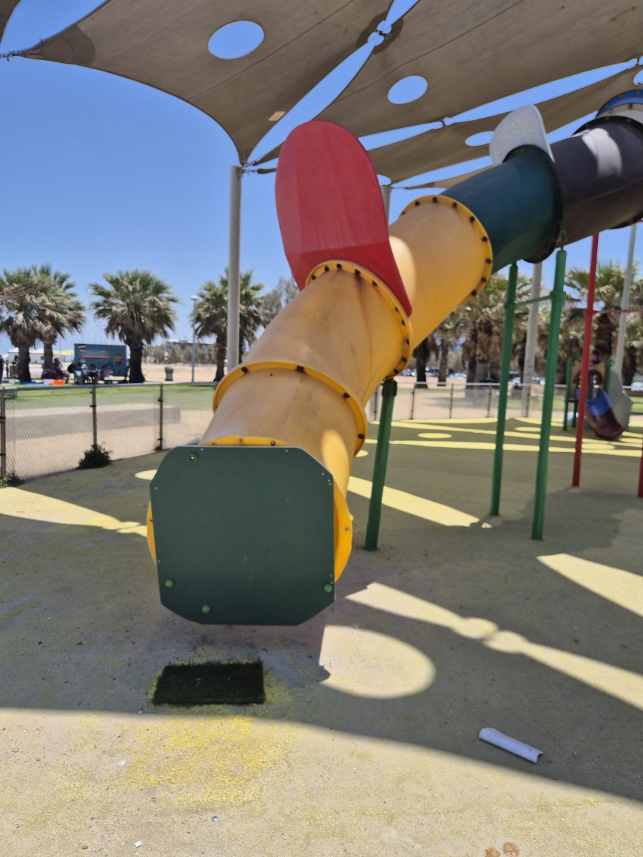 המגלשה הגדולה סגורה 