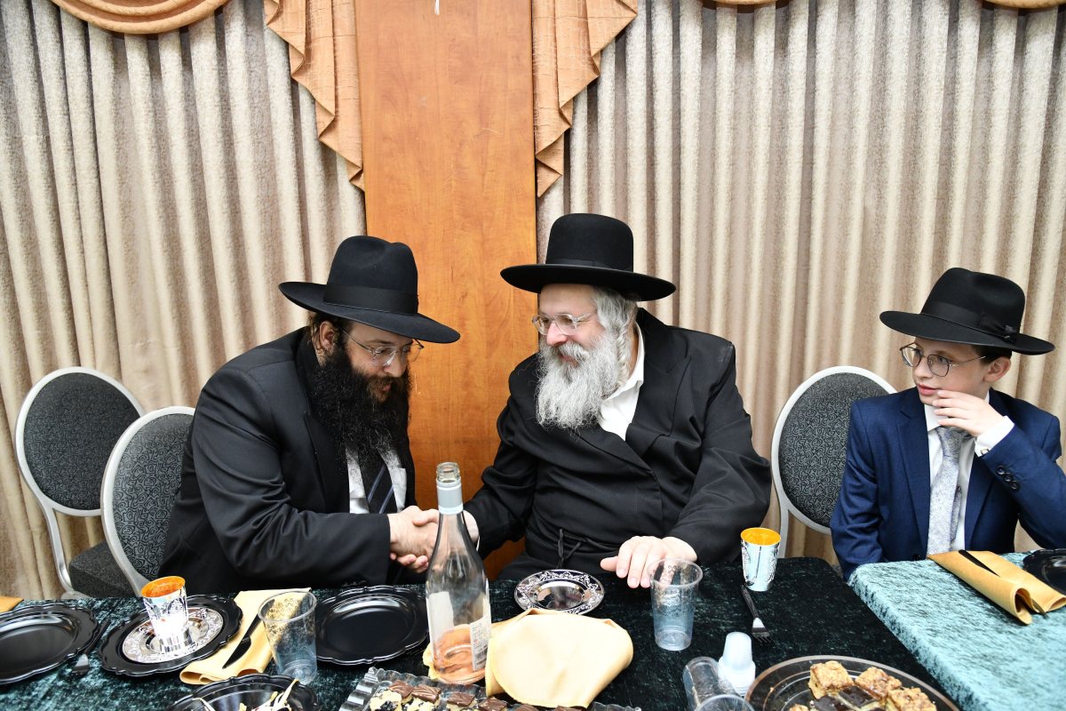 הרב נחמיה אלתר בבר מצוה. המצלם