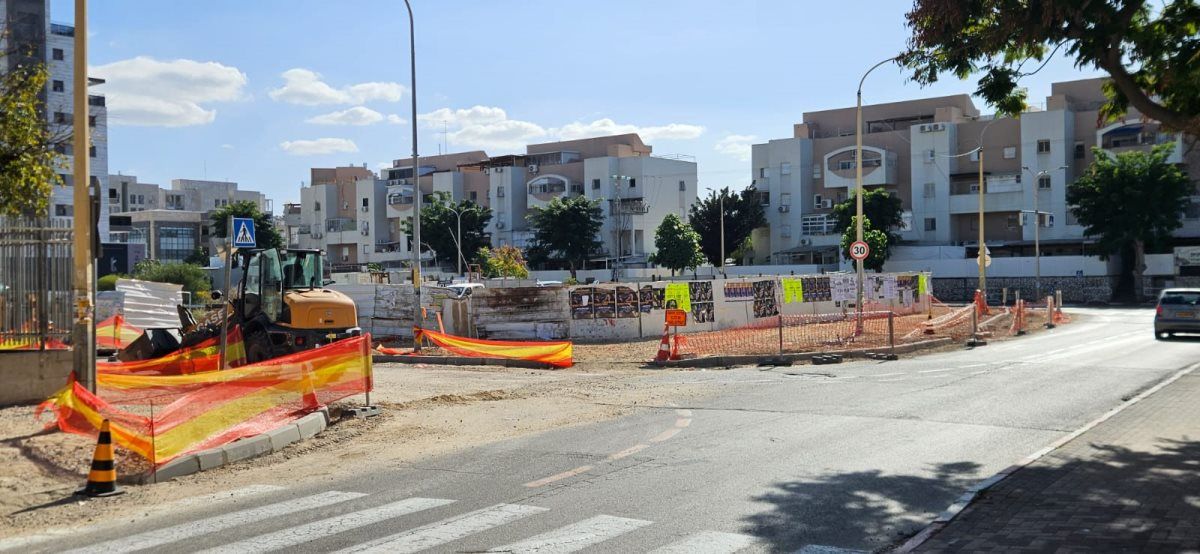 העבודות להקמת הכיכר. המצלם