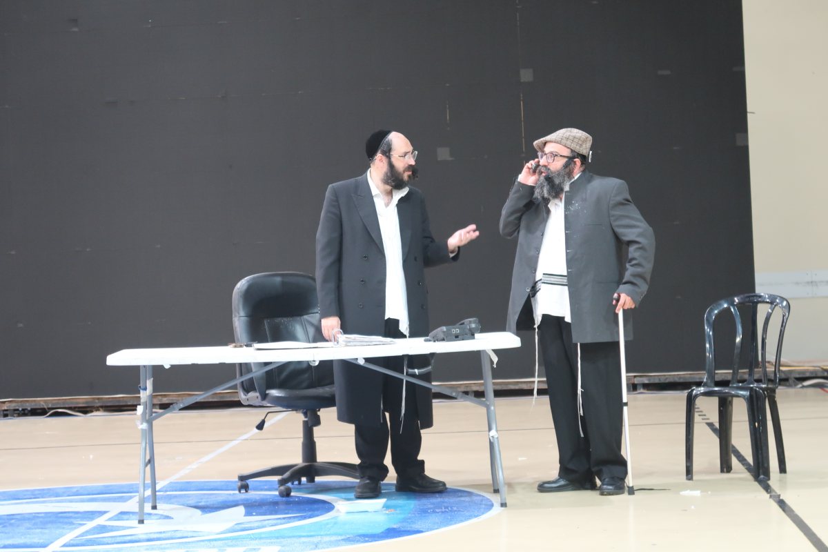 ר&#39; מאיר שטיין במופע. מעגלים