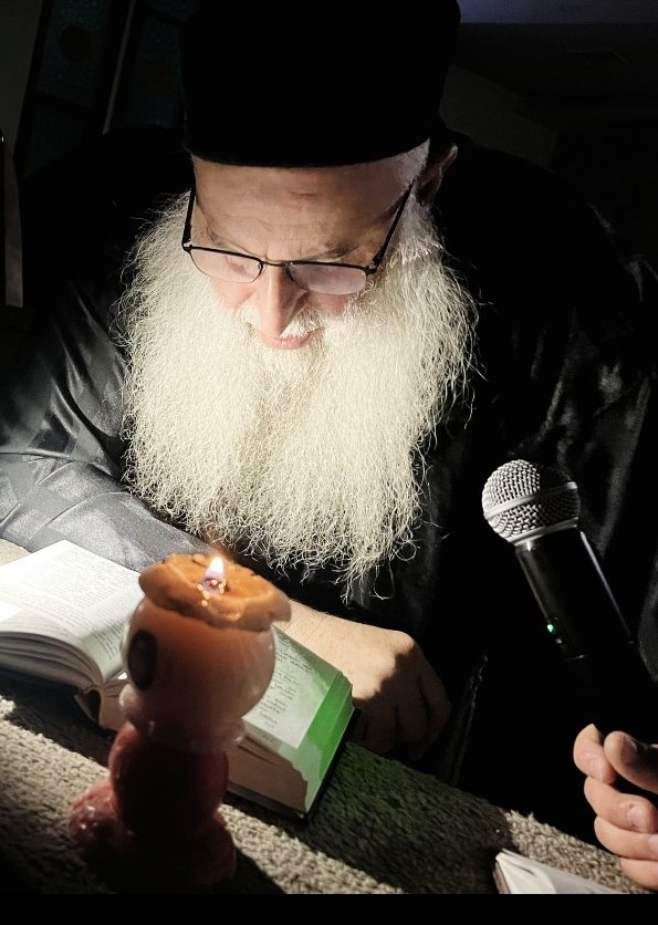 רבי מאיר אבוחצירא באמירת הקינות. תפארת רפאל