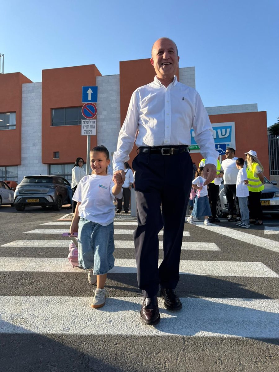 ראש העיר ד&quot;ר לסרי עם נכדתו