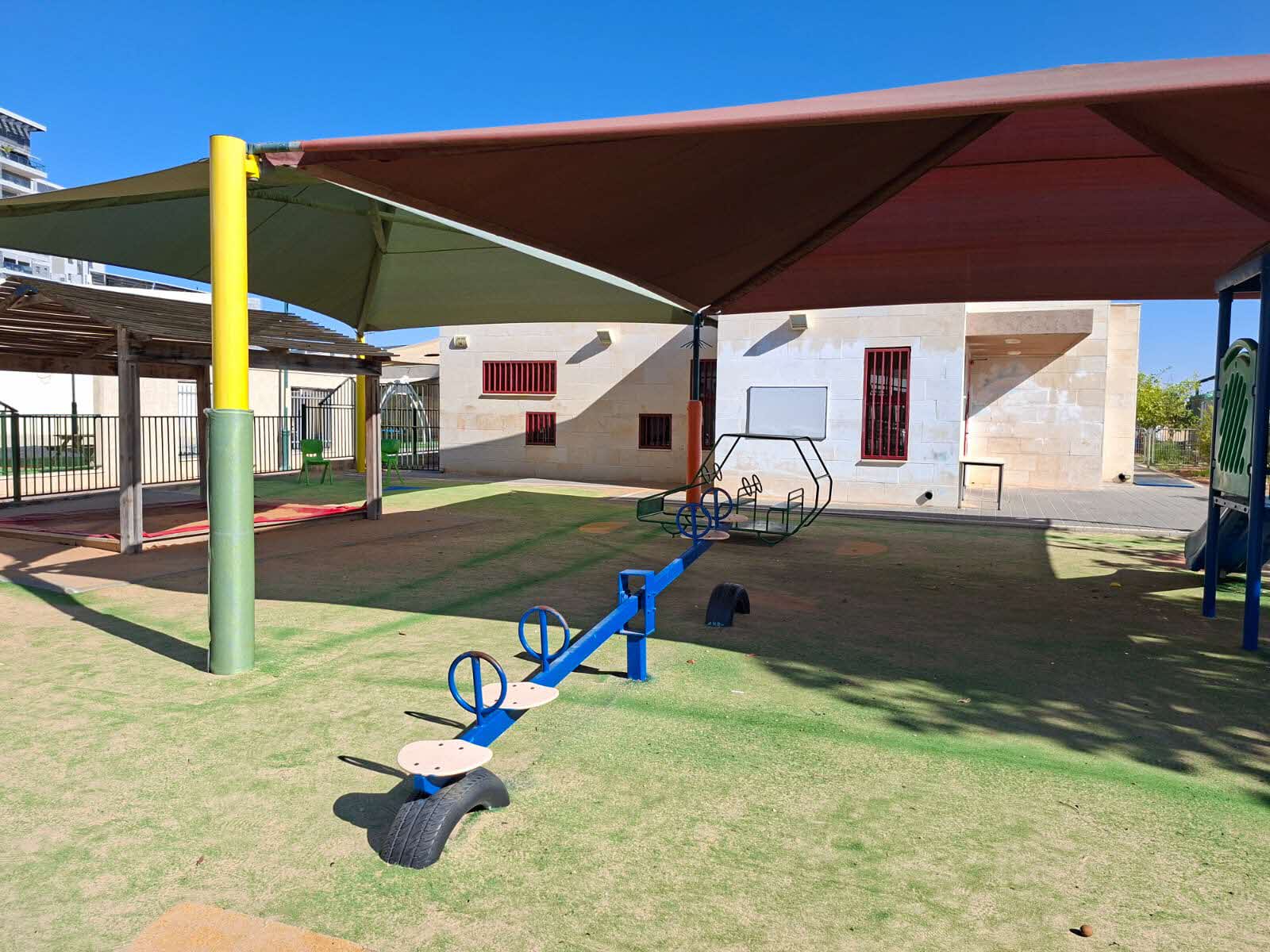 אחד מגני הילדים ברובע