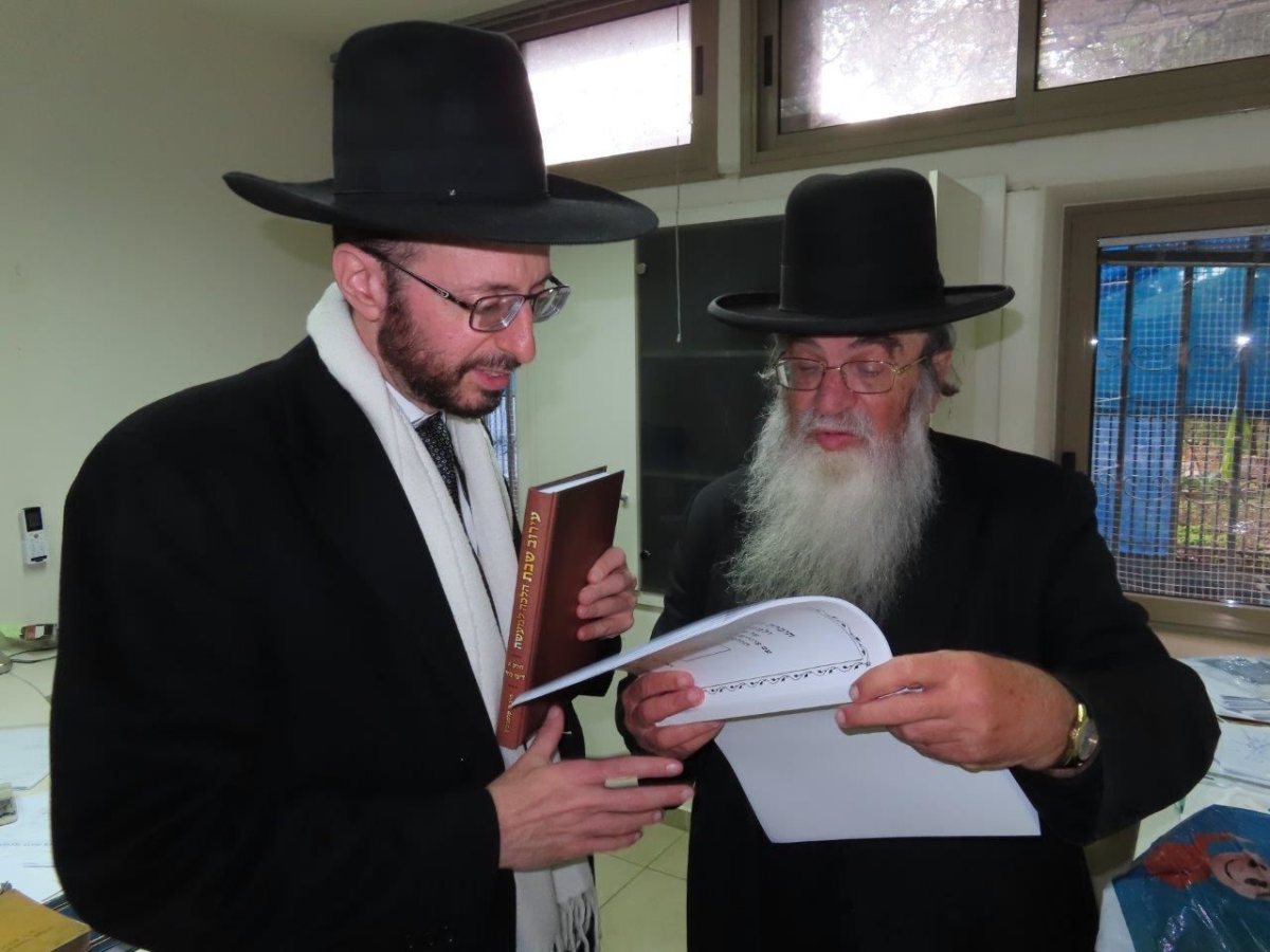 הרב פרץ עם הרב קלמנוביץ. מ מיכאלי