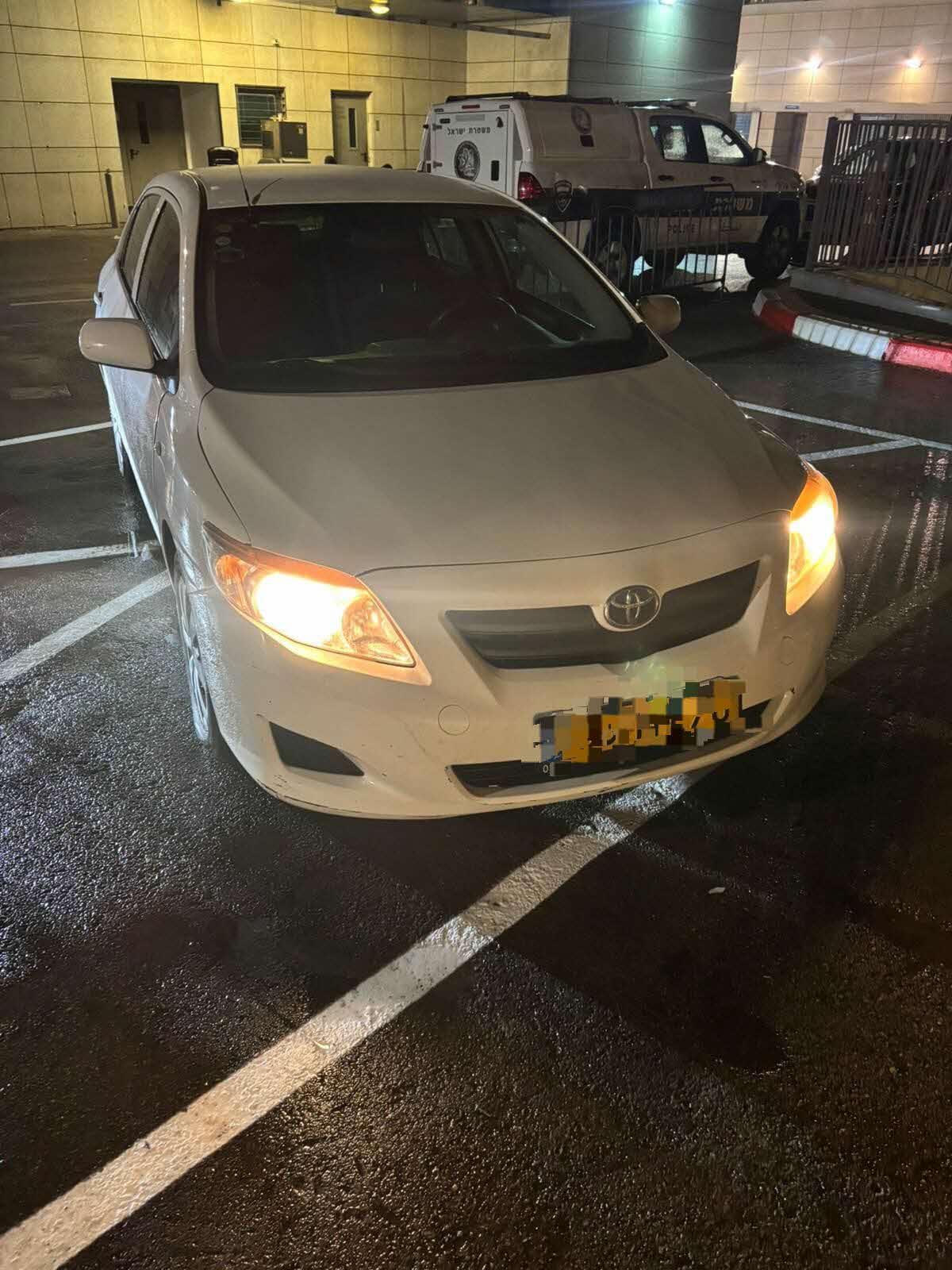 הרכב שבו נתפסו הגנבים. דוברות המשטרה