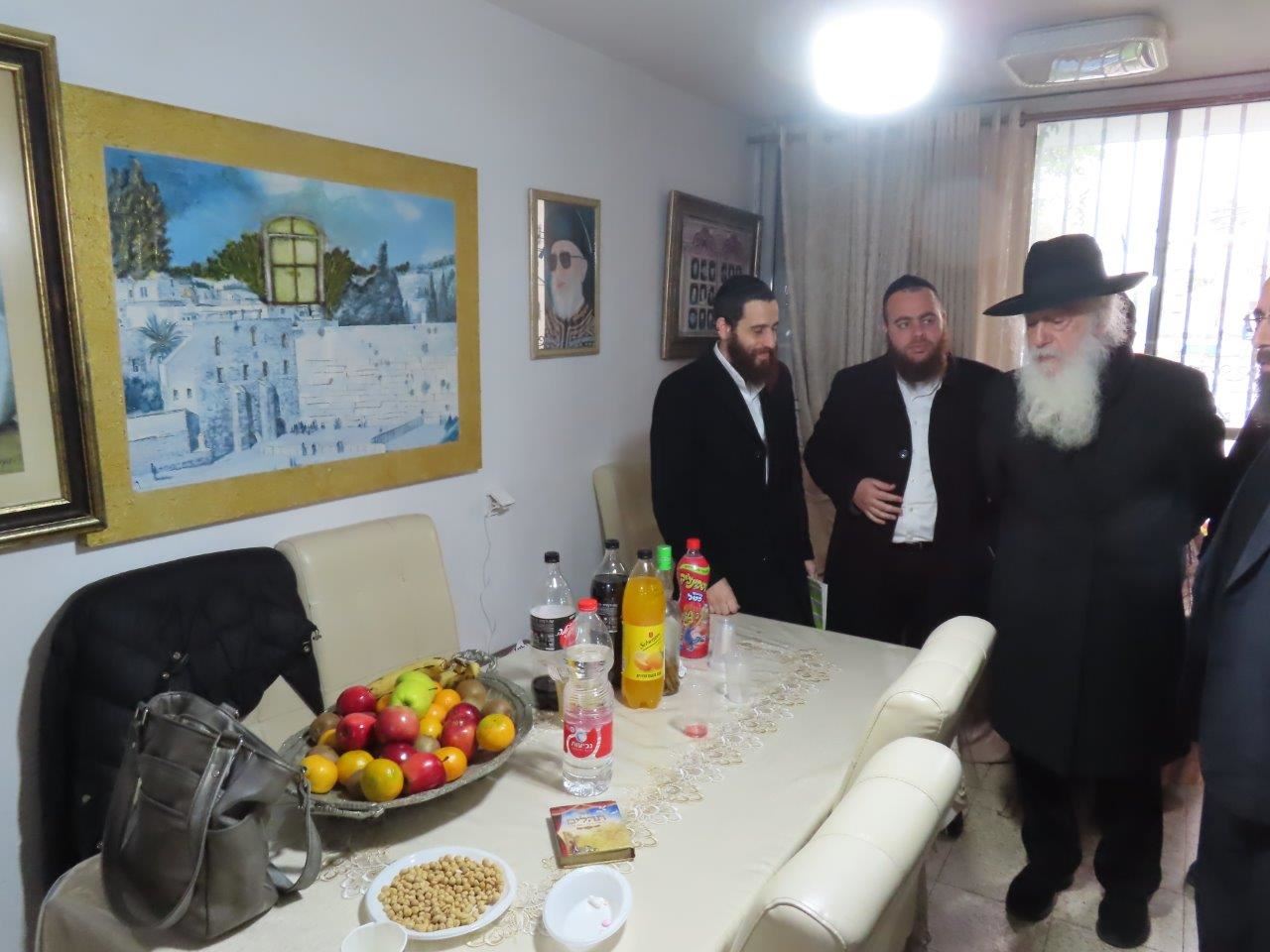 הרב דוד פינטו בניחום האבלים. מ' מיכאלי