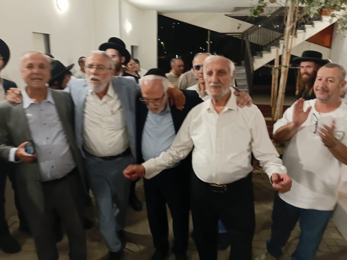 שמחת התורה בסוכת הרחמים
