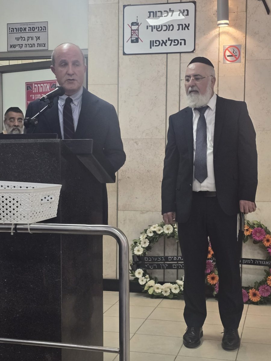 ראש העיר והרב דהן בהלוויה. מ' מיכאלי