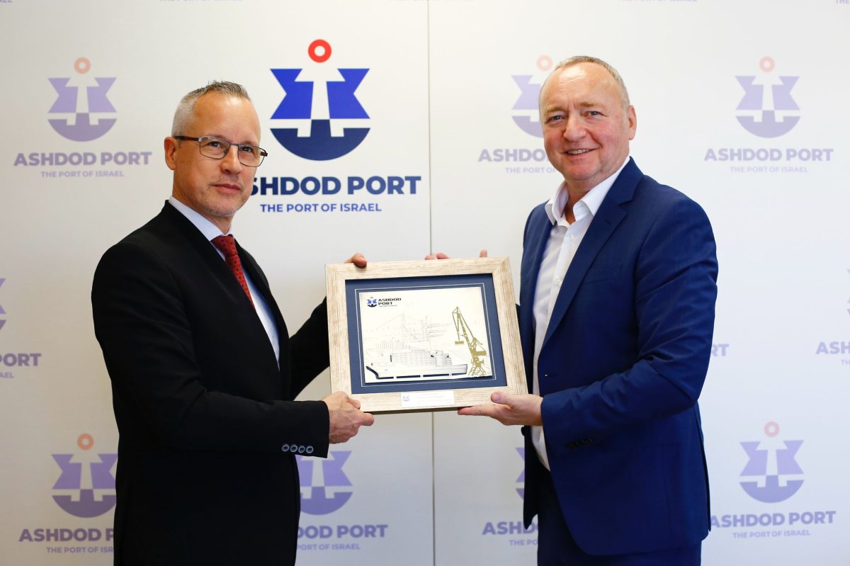 שגריר שוויץ בנמל. פבל טולצינסקי