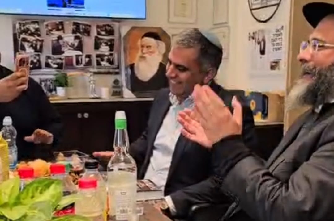 שר העליה והקליטה במרכז אור מנחם. צילום: א' מיכאלי